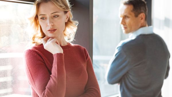 الكثير من الأسباب التي يتحجج بها الرجال عندما يريدون الانسحاب من العلاقة