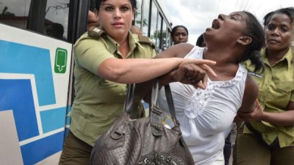 اعتقال عشرات المعارضين في كوبا قبل وصول أوباما