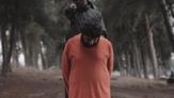 طفل "داعشي" أسود يذبح إمام مسجد بسوريا