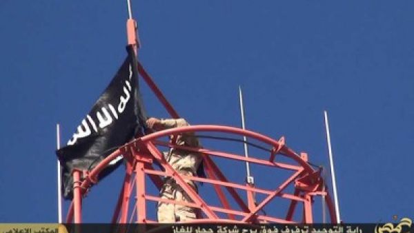 داعش يرفع رايته فوق برج للغاز