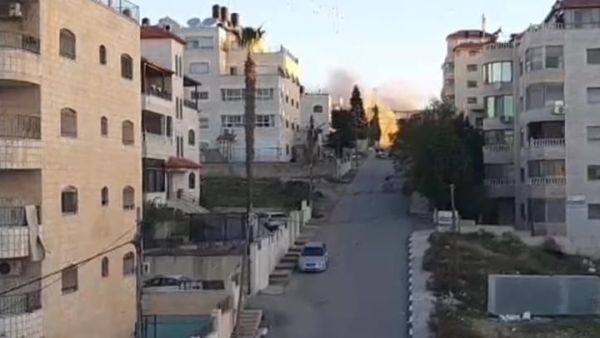 فجّرت قوات الاحتلال المبنى المكون من 4 طبقات بالقنابل ما أدى لتدمير جدرانه الداخلية بشكل كامل