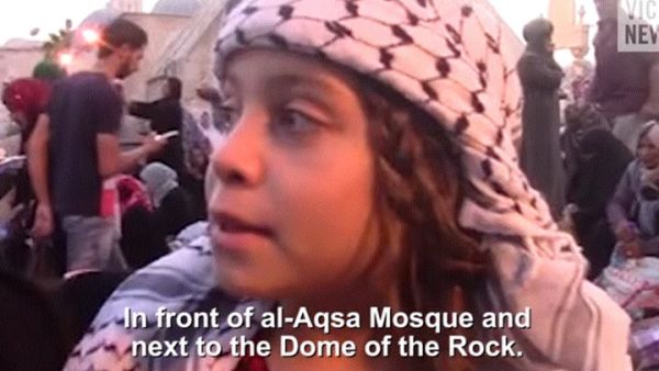 جنى جهاد تفتخر بأنها رغم صغر سنّها تغطي انتفاضة شعبها ـ يوتيوب