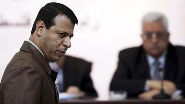 مئات من أنصار محمد دحلان حرقوا في غزة الخميس الماضي صورا لعباس 