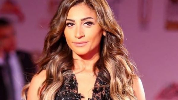 الفنانة المصرية الشابة دينا الشربيني  الفنانة المصرية الشابة دينا الشربيني