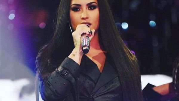 Demi Lovato canceled her concert Sunday after experiencing swollen vocal cords (Source: demilovato / Instagram) 