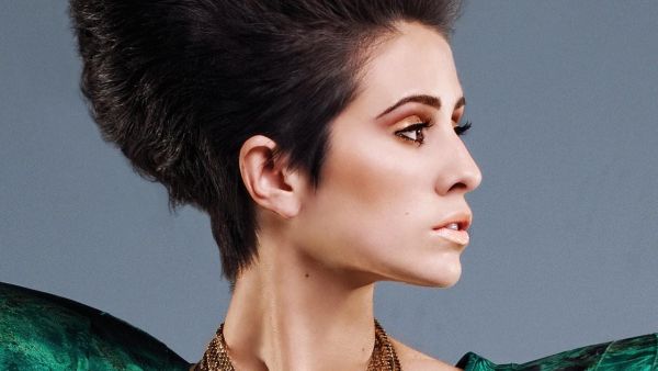 Dev is well known for her upbeat tunes. (hamadamania.com)