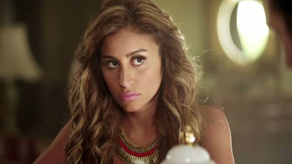 الفنانة دينا الشربيني الفنانة دينا الشربيني