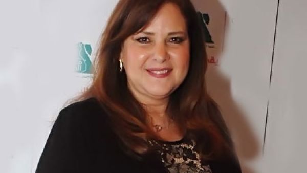الفنانة دلال عبد العزيز