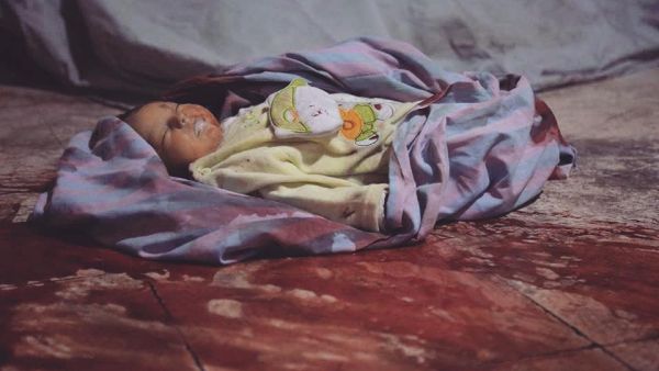 مستشفيات الغوطة الشرقية تعج بالأطفال، والأهل المفجوعون يبحثون عن أبنائهم
