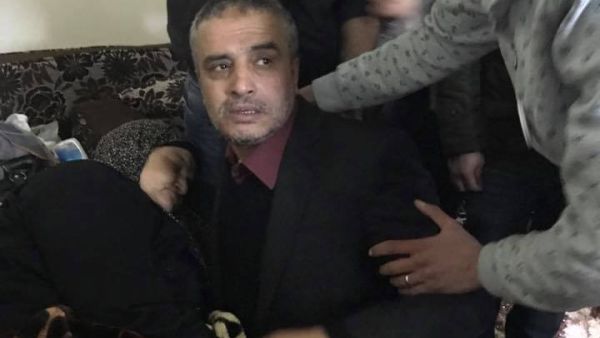 الدقامسة لحظة لقاء والدته بعد الإفراج عنه
