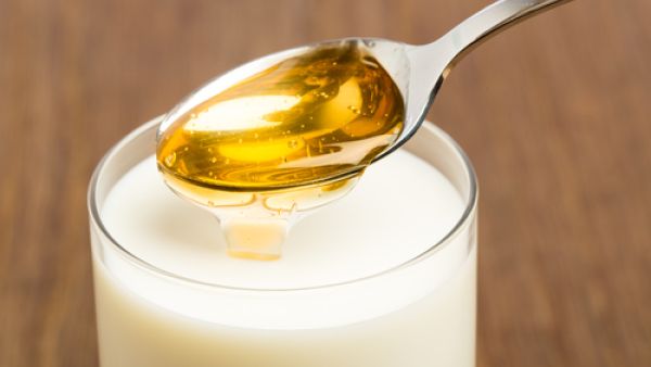 العسل والحليب يحميان الجهاز الهضميّ من الأمراض

