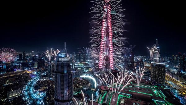 اكتشفوا عروض الألعاب النارية والاحتفالات العائلية برأس السنة في دبي (Shutterstock)