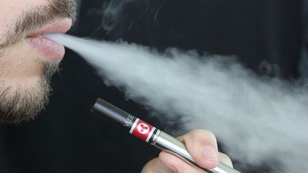 E-cigarettes are bad for your heart, a new study confirms. (Pixabay)
