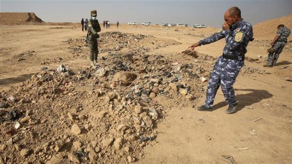 A mass grave discovered south of Mosul in Nov. 2016 (AFP/File)