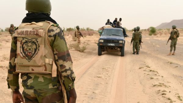 Mali soldiers stop truck in search of militants. (AFP/File Photo)	