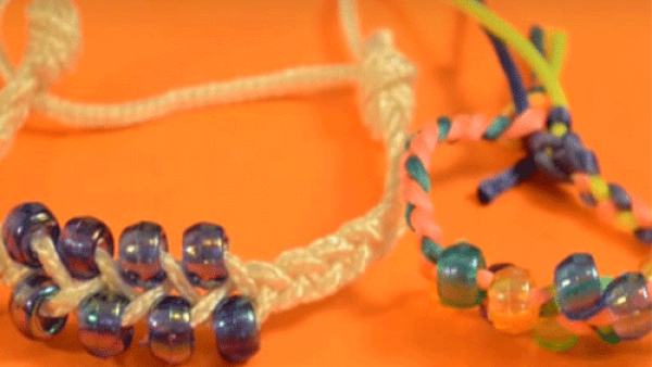 طريقة عمل أساور ملونة من الخرز بكل سهولة