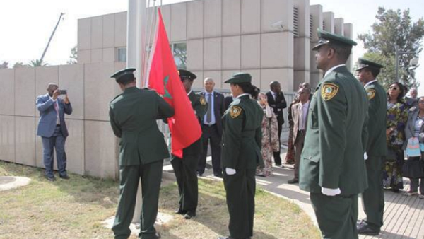 رفع العلم المغربي في مقر الاتحاد الافريقي