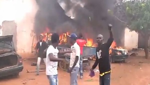 متمردون مسيحيون يحرقون أحد المساجد في أفريقيا الوسطى 
