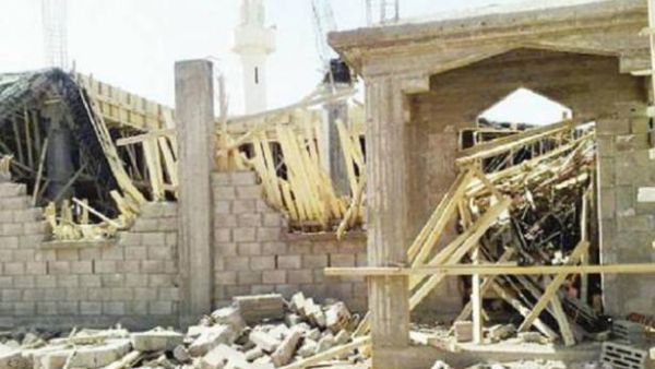 مقتل شخص واصابة 20 بانهيار سقف مسجد تحت الإنشاء بمصر‭