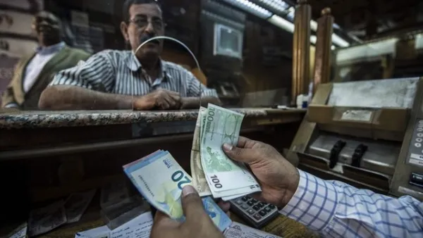 Egypt's inflation fell 2 percent in May, compared with April. (Khaled Desouki/ AFP)