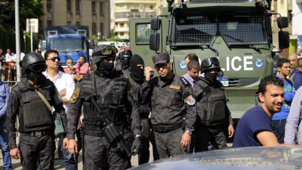  العفو الرئاسي بحق 920 من السجناء، ضمن احتفالات عيد تحرير سيناء.