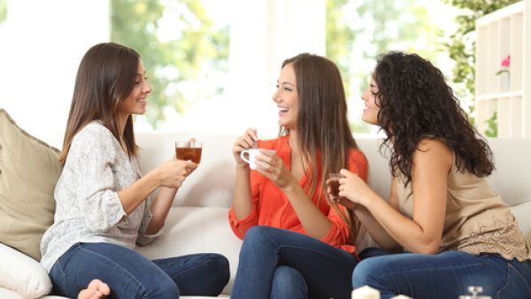 اخرجى مع أصدقائك وتناولوا الحلويات ولمدة يوم واحد