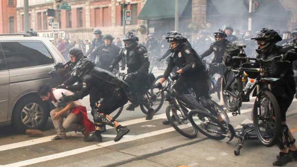 اشتباكات بين الشرطة ومحتجين في مدينة سياتل الأمريكية بعد مسيرات عيد العمال