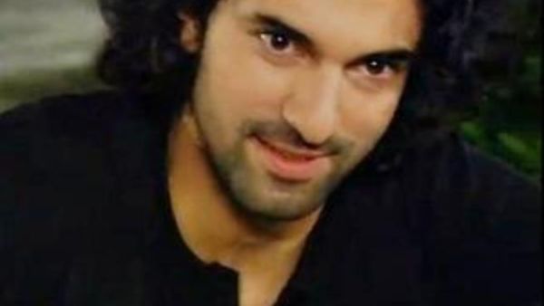 Engin Akyurek (Karim)