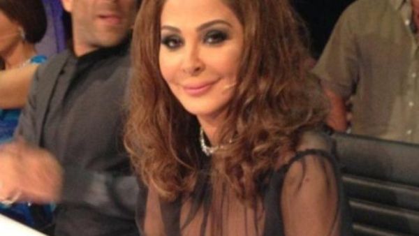 إليسا وملابسها الفاضحة في "إكس فاكتور". 