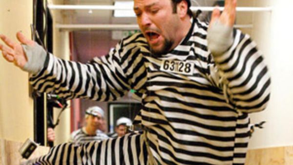 مشهد من فيلم (الاحمق)