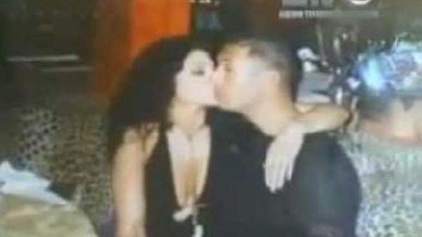 Photo of woman kissing Mu'tasim Al Gaddafi