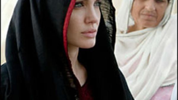 جولي في باكستان