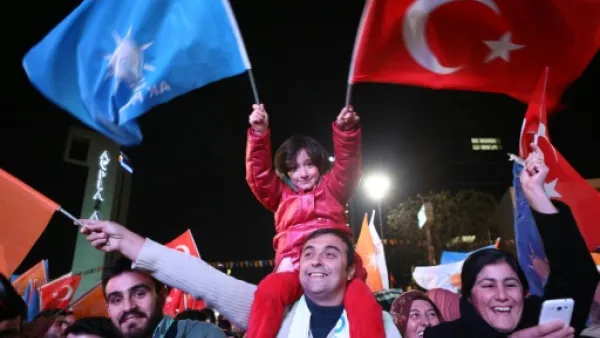 حزب اردوغان يستعيد الاكثرية المطلقة في البرلمان التركي
