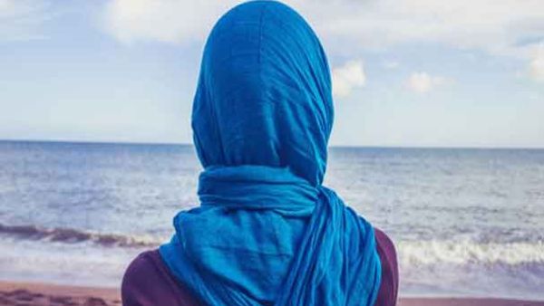 تهجم على فتاة في الشارع