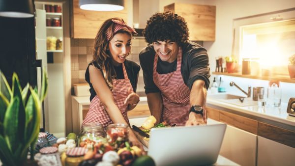 Licensed content is a strategic way for brands to improve their content marketing (Shutterstock)