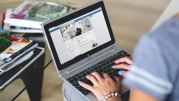 The research shows that usage peaks at 3:00AM during Ramadan among Facebook's 152 million monthly active users in the MENA region. (Pexels)