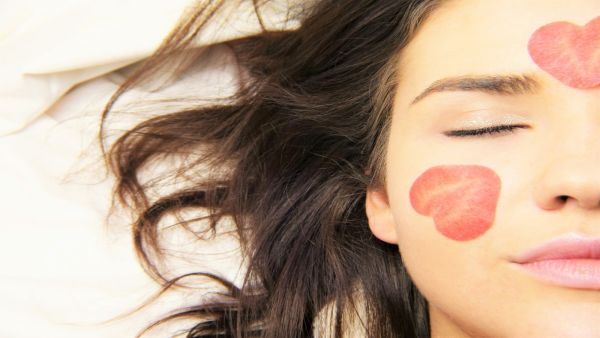تحتوي الفواكه على فوائد عديدة للبشرة