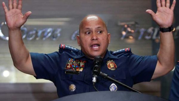 رئيس الفلبين يرفض عرضا للاستقالة من قائد الشرطة