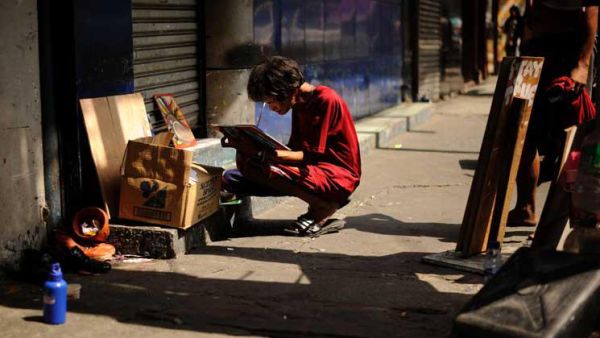 مسلحون فلبينيون يهددون مجددا بإعدام رهائن في حال عدم دفع الفدية