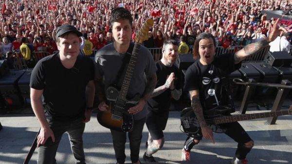 The band announced the EP on Twitter (Source: falloutboy/ Instagram ) 