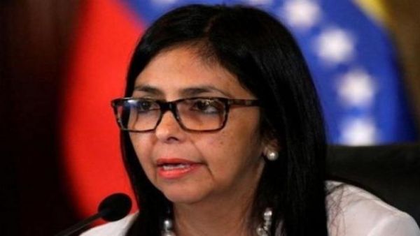 نائبة رئيس فنزويلا: مادورو يعتزم القيام "بإعادة هيكلة" للحكومة