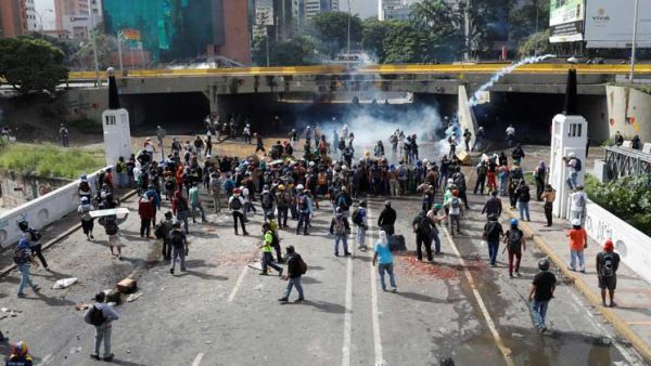 إصابة 2 من قادة المعارضة في فنزويلا خلال مسيرة مناهضة للحكومة