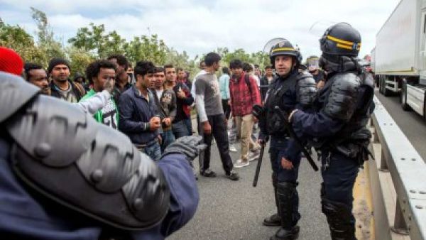 إنشاء أكثر من 10 آلاف مركز إيواء جديد للمهاجرين في فرنسا