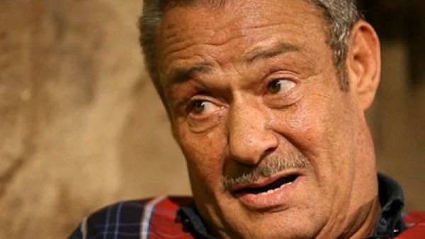 فاروق الفيشاوي يبدي رأيه (الصادم) بالفنانات المحجبات