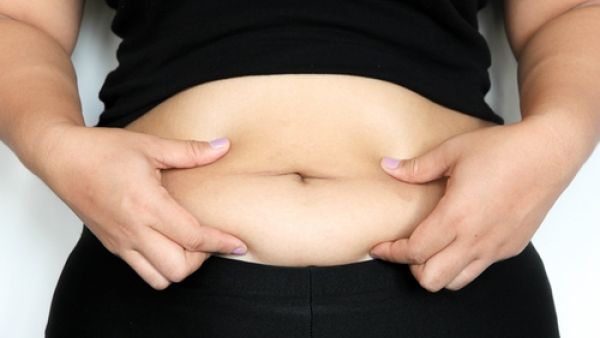 مشكلة تجمع الدهون في منطقة البطن مشكلة تعاني منها الكثيرات