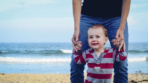Nearly nine in 10 people in the UAE (89 percent) are supporting a parent or child financially, according to a study by HSBC. (StockSnap/ Pixabay)