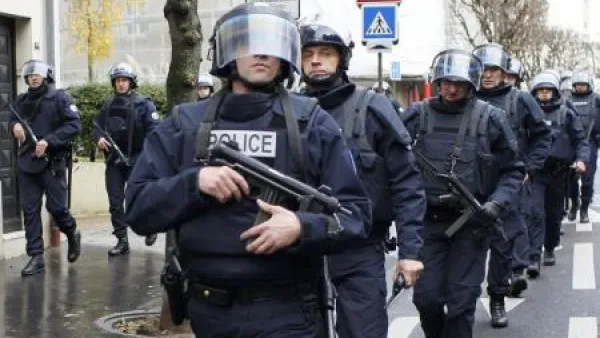 فرنسا تعلن تدابير جديدة لمكافحة الجهاديين تشمل تعقب 3 الاف شخص
