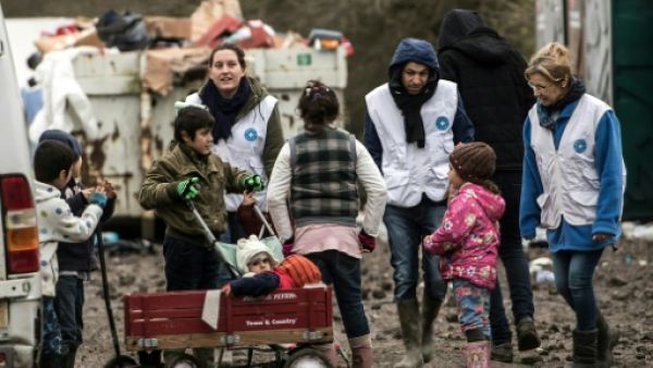 فرنسا تبني مخيما للاجئين بمعايير دولية في شمال البلاد
