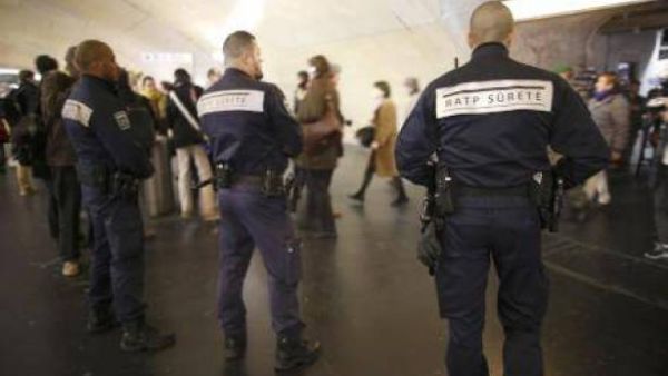 100 الف شرطي فرنسي لحماية احتفالات رأس السنة