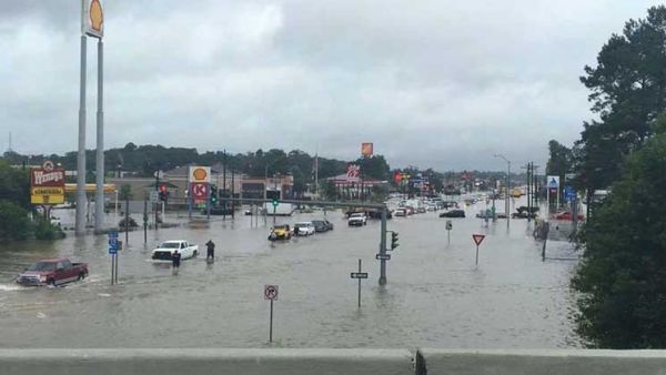 مقتل خمسة وانقاذ أكثر من سبعة آلاف شخص جراء سيول جارفة وإعلان أوباما لويزيانا منطقة كوارث